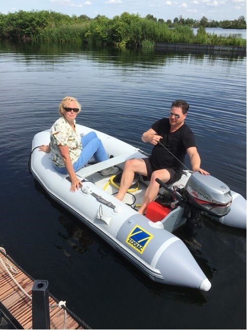 Gestaag Zee Vuil Zodiac rubberboot met buitenboordmotor